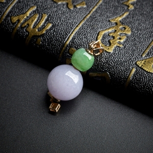 18K镶糯种春带彩翡翠吊坠