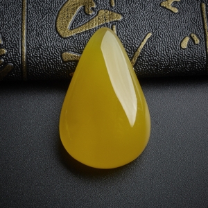 波罗的海鸡油黄水滴吊坠