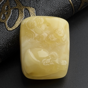 满蜜白花牛吊坠