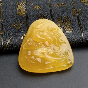 鸡油黄蜜蜡一鸣惊人吊坠