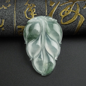 冰糯种翡翠飘花叶子吊坠