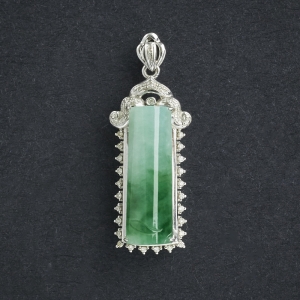 18K金镶糯种翡翠飘翠吊坠