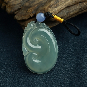 冰糯种翡翠如意吊坠