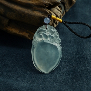 冰糯种翡翠麒麟吊坠