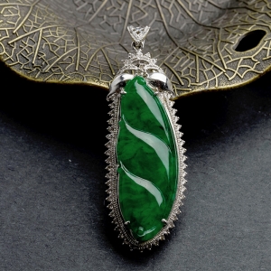 18K金镶糯种浓绿翡翠吊坠