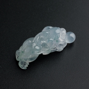 冰种飘花翡翠貔貅
