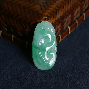糯种飘翠翡翠如意吊坠