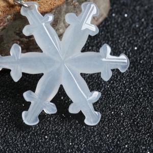 冰糯种翡翠雪花挂件