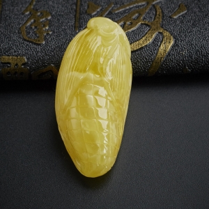 鸡油黄蜜蜡玉米吊坠