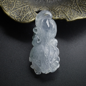 冰糯种翡翠蓝底飘绿白菜吊坠