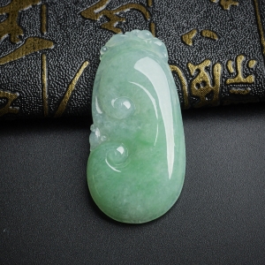 糯种翡翠苹果绿如意吊坠
