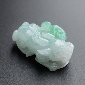 糯种翡翠蓝底阳绿貔貅吊坠