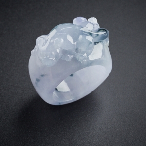 冰糯种翡翠春带彩貔貅戒指