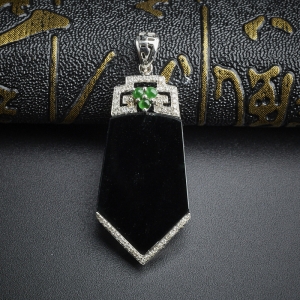 18K金镶冰糯种墨翠吊坠