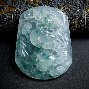 冰种飘花翡翠龙牌（右）