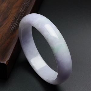 糯种春带彩翡翠手镯