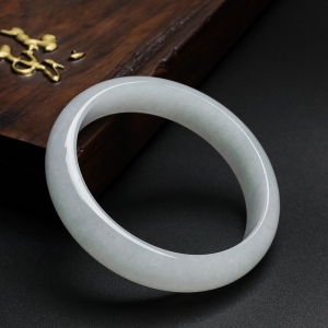 细糯冰种翡翠手镯