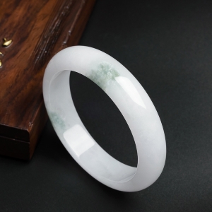 细糯种飘蓝花翡翠手镯