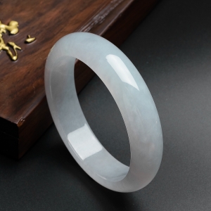 糯冰种白底翡翠手镯