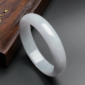 糯种白底翡翠手镯