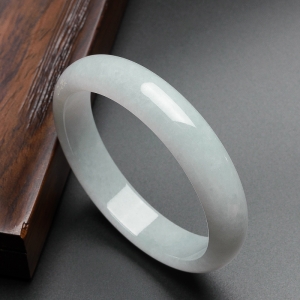 糯种白底翡翠手镯