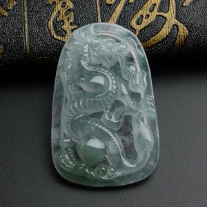 冰种飘花翡翠龙牌吊坠