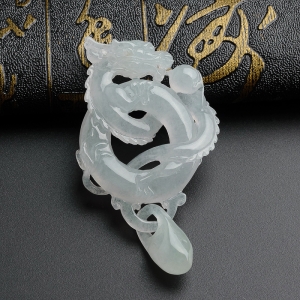 冰糯种翡翠龙吊坠