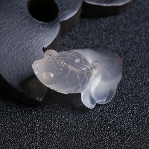 冰飘南红鱼吊坠