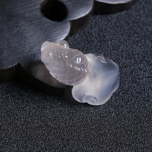 冰飘南红鱼吊坠