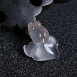 冰飘南红鱼吊坠