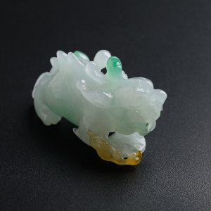 糯种三彩翡翠貔貅
