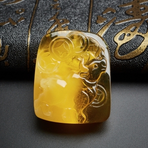 金包蜜蜜蜡招财牛吊坠