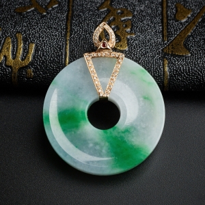 18K金镶钻糯种飘翠翡翠平安扣吊坠