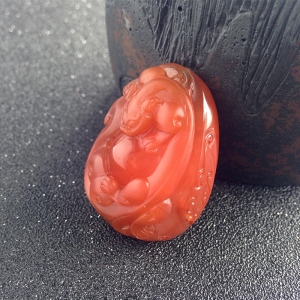 樱桃红南红瑞兽吊坠