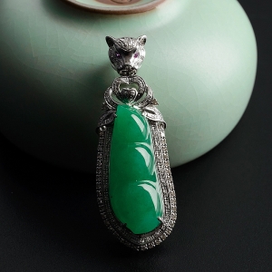 18K金镶钻满绿糯种翡翠豆子吊坠