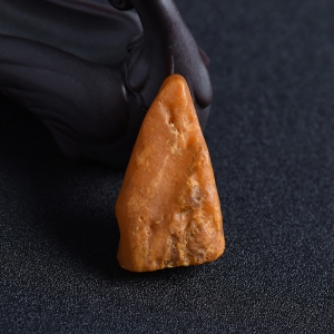 琥珀原石随形吊坠