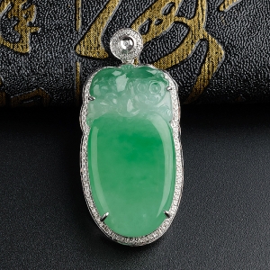 18K金镶钻糯冰种阳绿翡翠福瓜吊坠