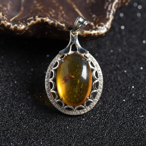 银镶琥珀吊坠