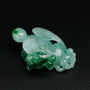 糯种飘绿翡翠蜜蜂吊坠