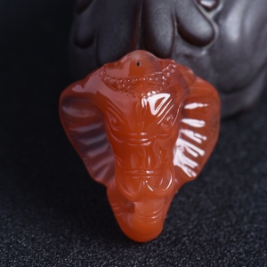 冰飘南红吉人天相吊坠