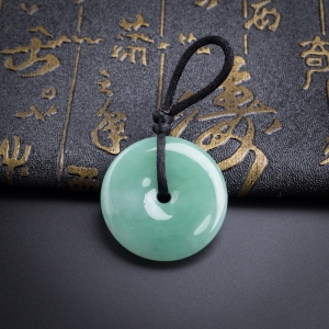 糯种浅绿翡翠平安扣吊坠