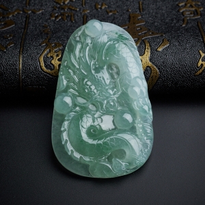 冰糯种飘花翡翠龙牌吊坠