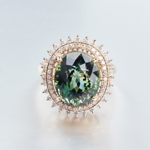 18K镶钻绿碧玺戒指