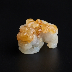 冰糯种飘橘红翡翠貔貅吊坠