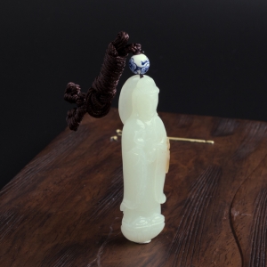 糖色和田玉观音吊坠