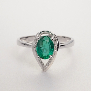 18K金镶钻祖母绿戒指