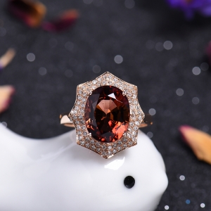 18K金镶钻碧玺戒指