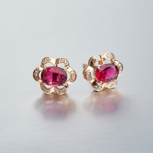 18K镶钻碧玺耳钉