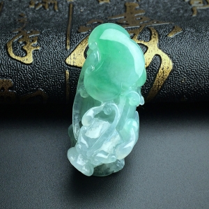 糯种浅绿翡翠貔貅吊坠