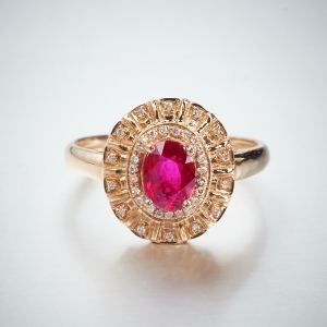 18K金镶钻红宝石戒指